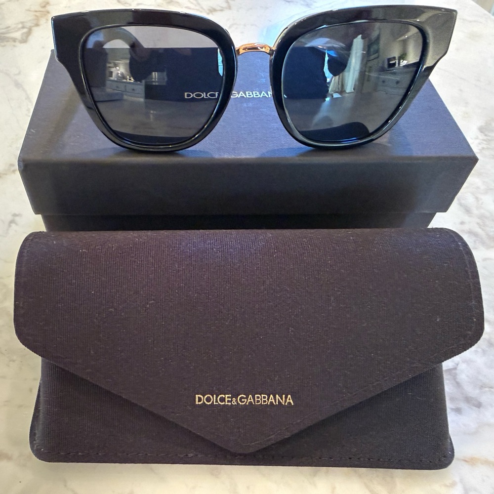 DOLCE AND GABBANA DG4437 BLACK W/DARK GRAY SUNGLASSES RETAIL $354 - Picture 7 of 9